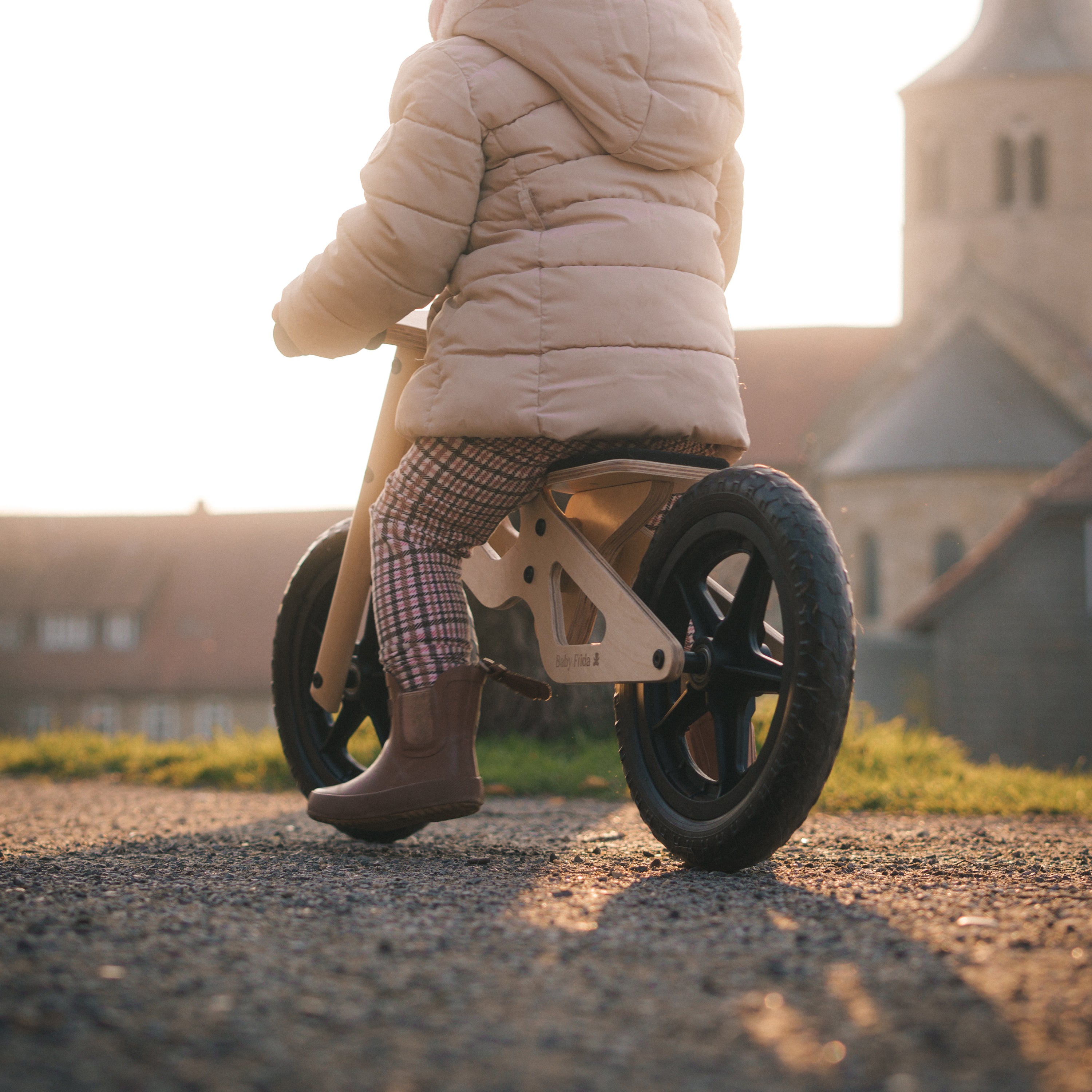 Kinder-Laufrad aus Holz mit Schaumstoffsitz & Griffe