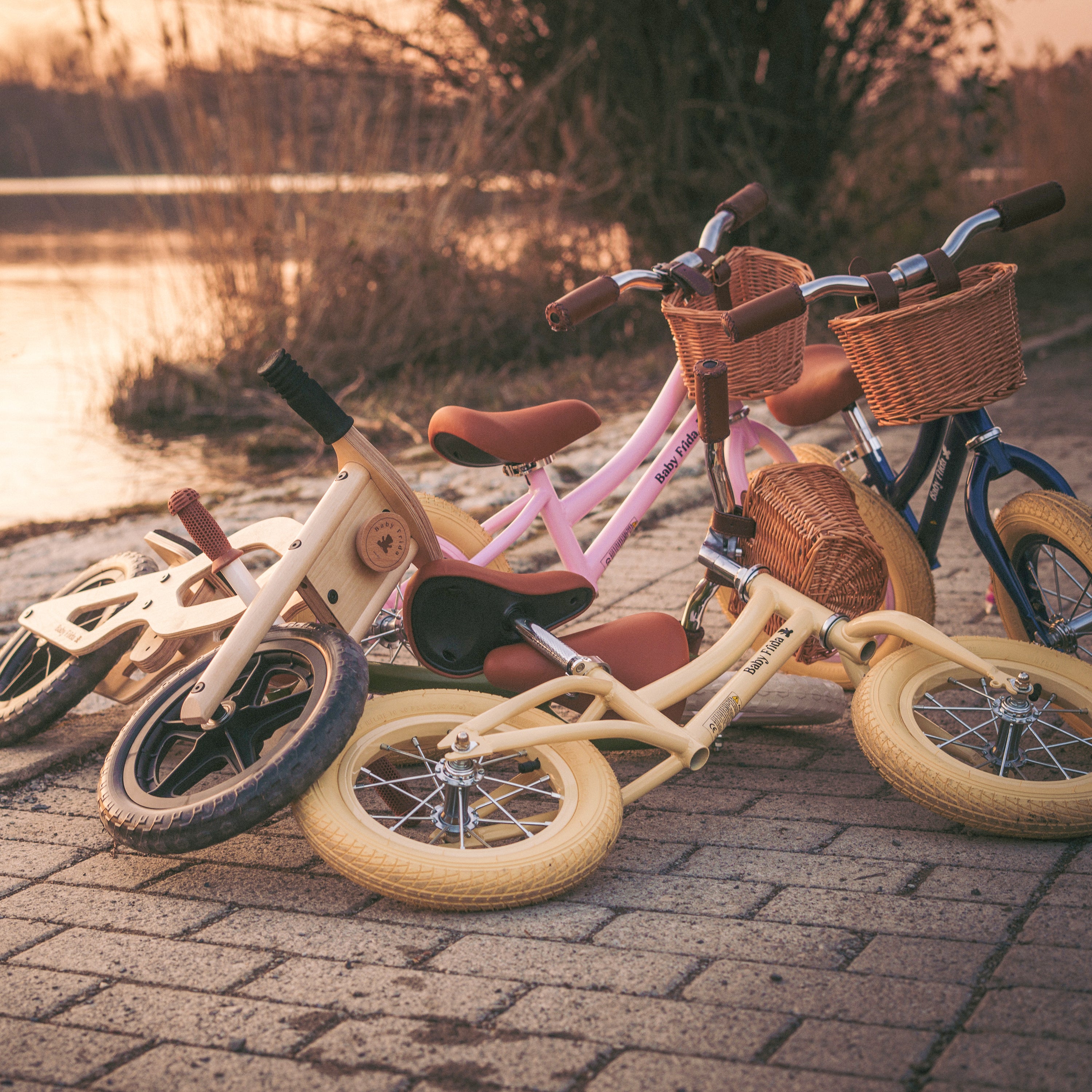 Kinder-Laufrad aus Holz mit Schaumstoffsitz & Griffe
