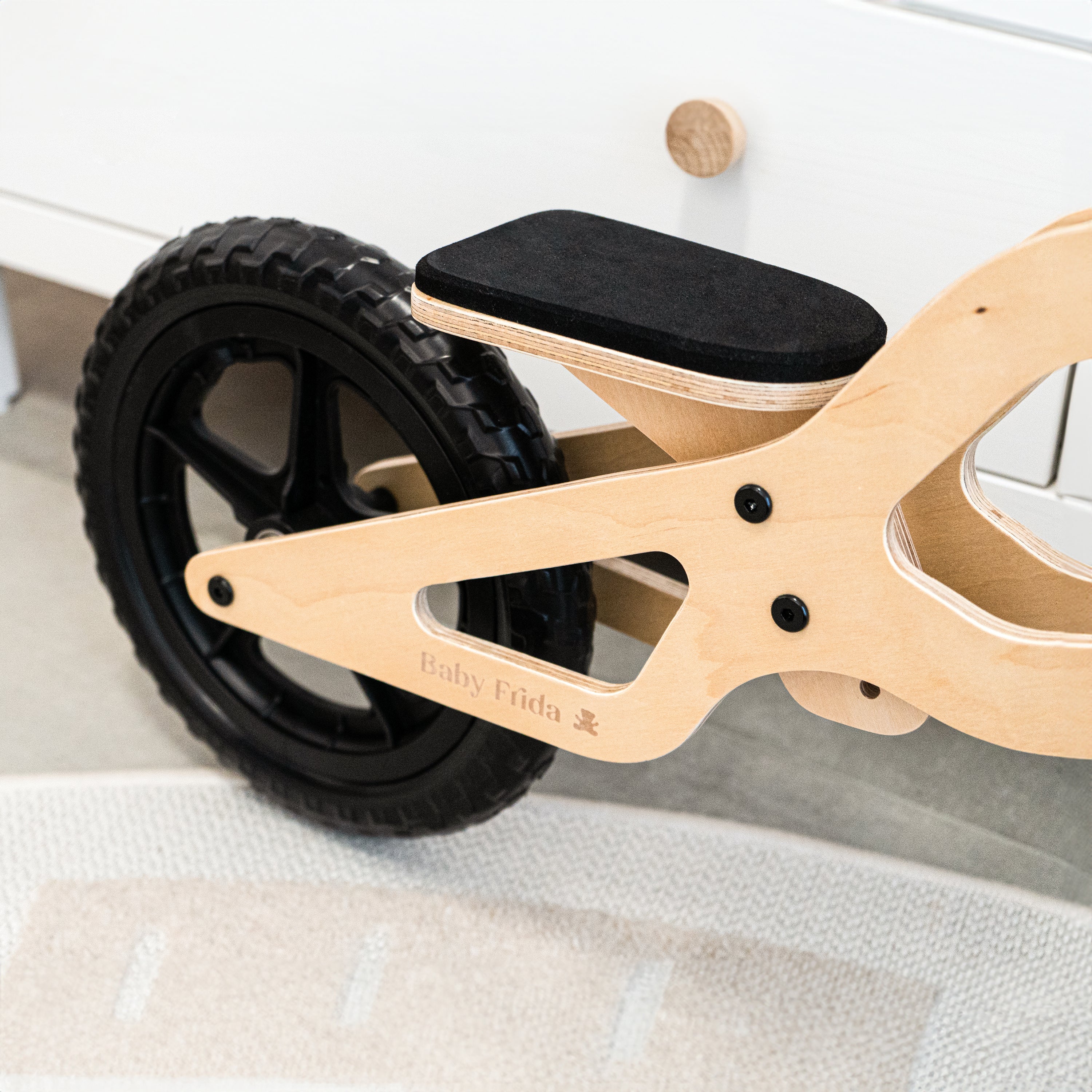 Kinder-Laufrad aus Holz mit Schaumstoffsitz & Griffe