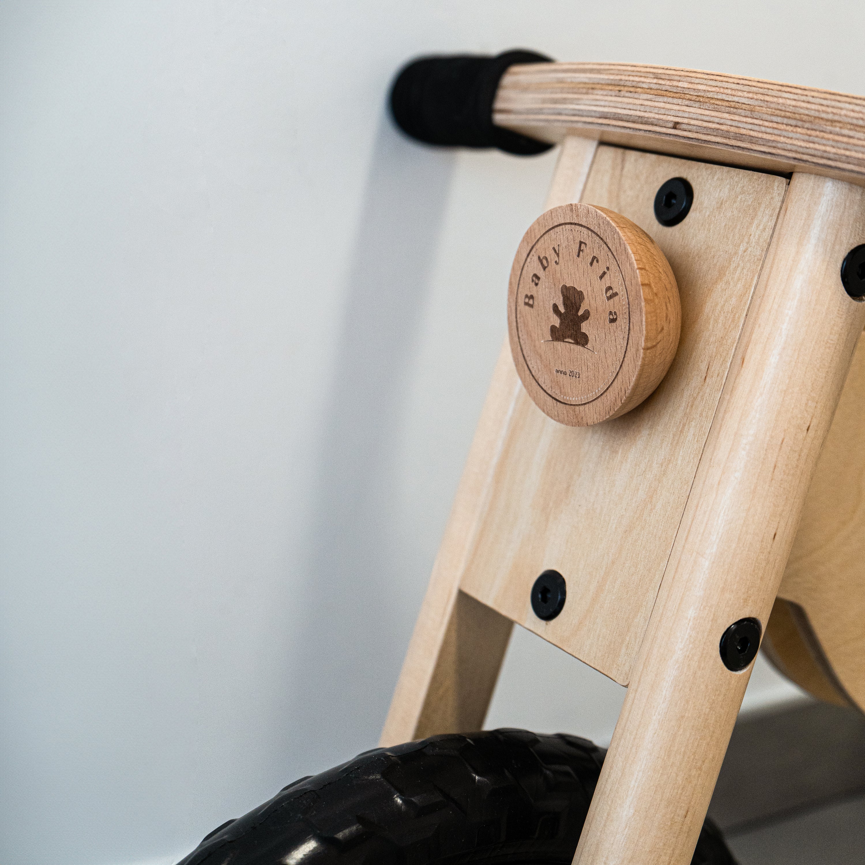 Kinder-Laufrad aus Holz mit Schaumstoffsitz & Griffe