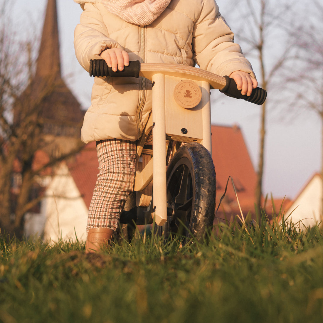 Kinder-Laufrad aus Holz mit Schaumstoffsitz &amp; Griffe