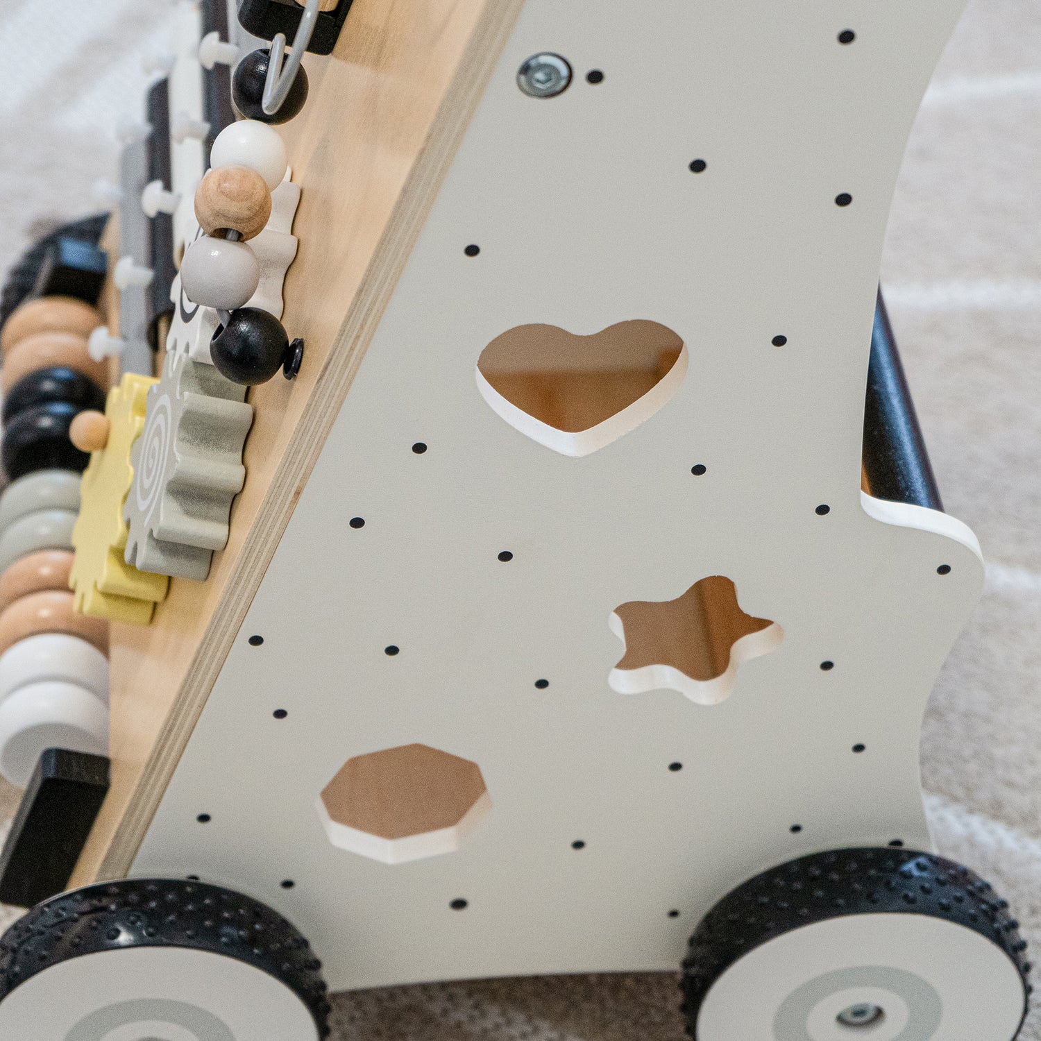 Kinder-Spiel-Laufwagen aus Holz mit Zubehör